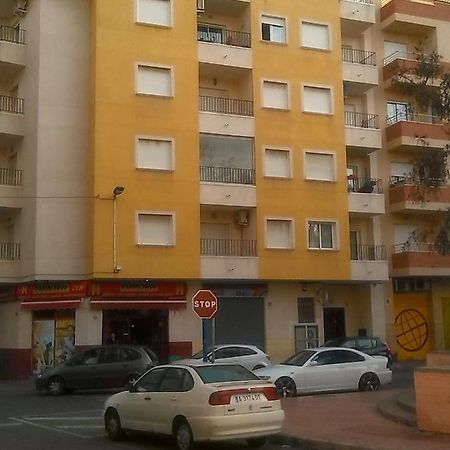 Torrevieja-Lugomarアパートメント エクステリア 写真