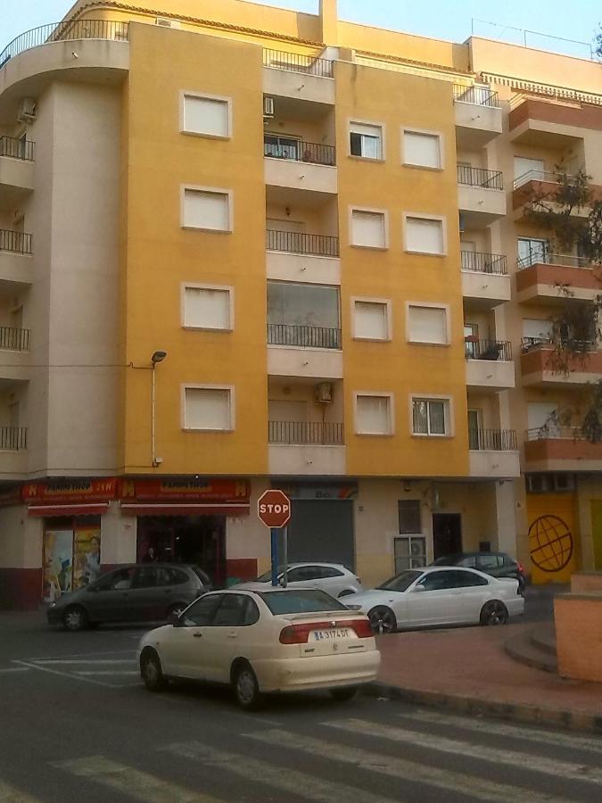 Torrevieja-Lugomarアパートメント エクステリア 写真